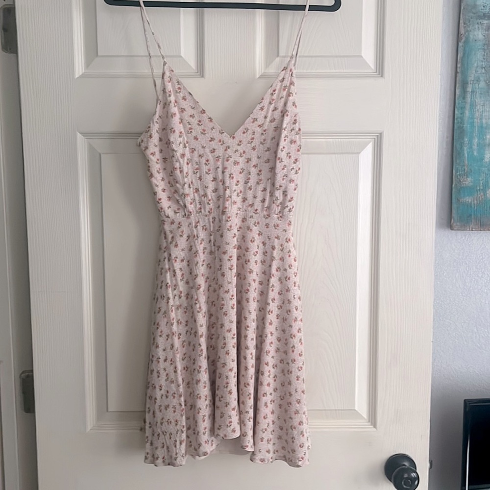 Women’s dress perfect for summer, having picnics, day on the town.